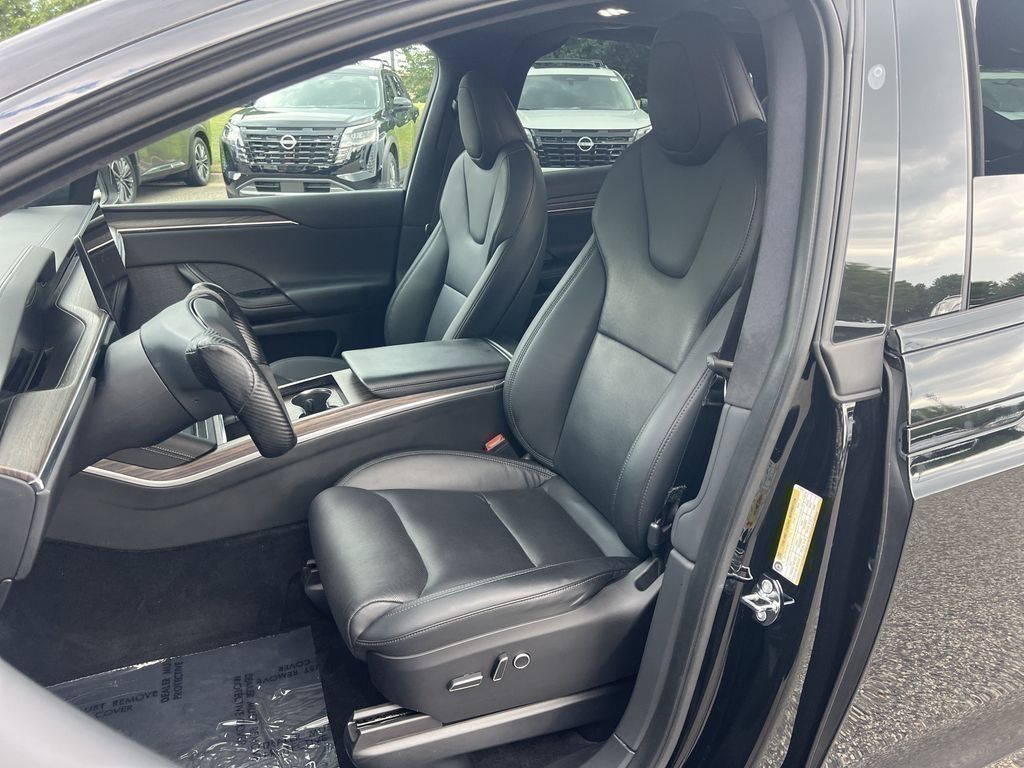Used 2023  Tesla Standard Range image 12