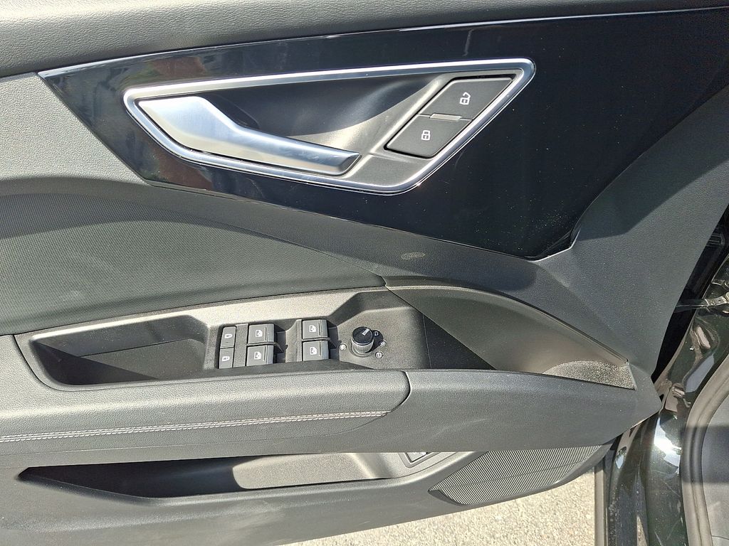 Thumbnail: 2023 Audi Q4 e-tron - 12