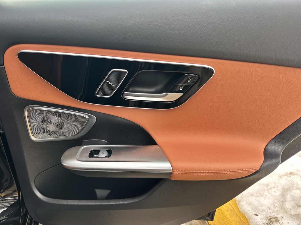 Thumbnail: 2025 Mercedes-Benz C-Class - 21