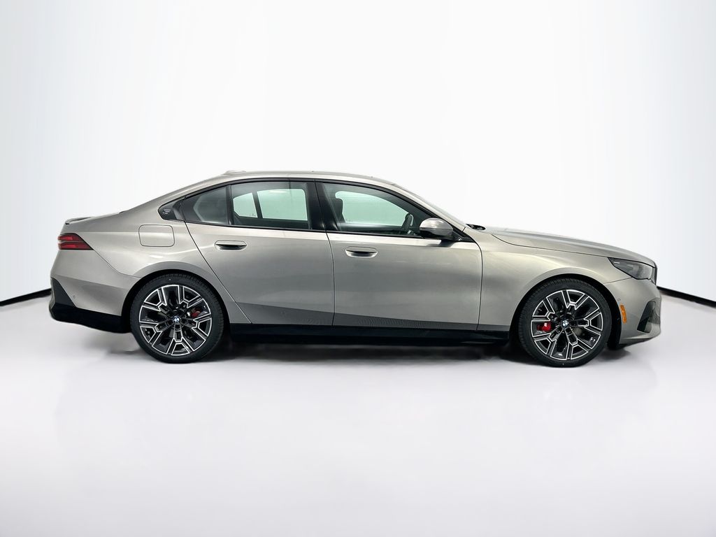 Thumbnail: 2026 BMW i5 - 4