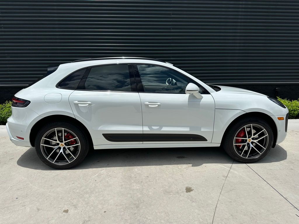 2025 Porsche Macan S 8