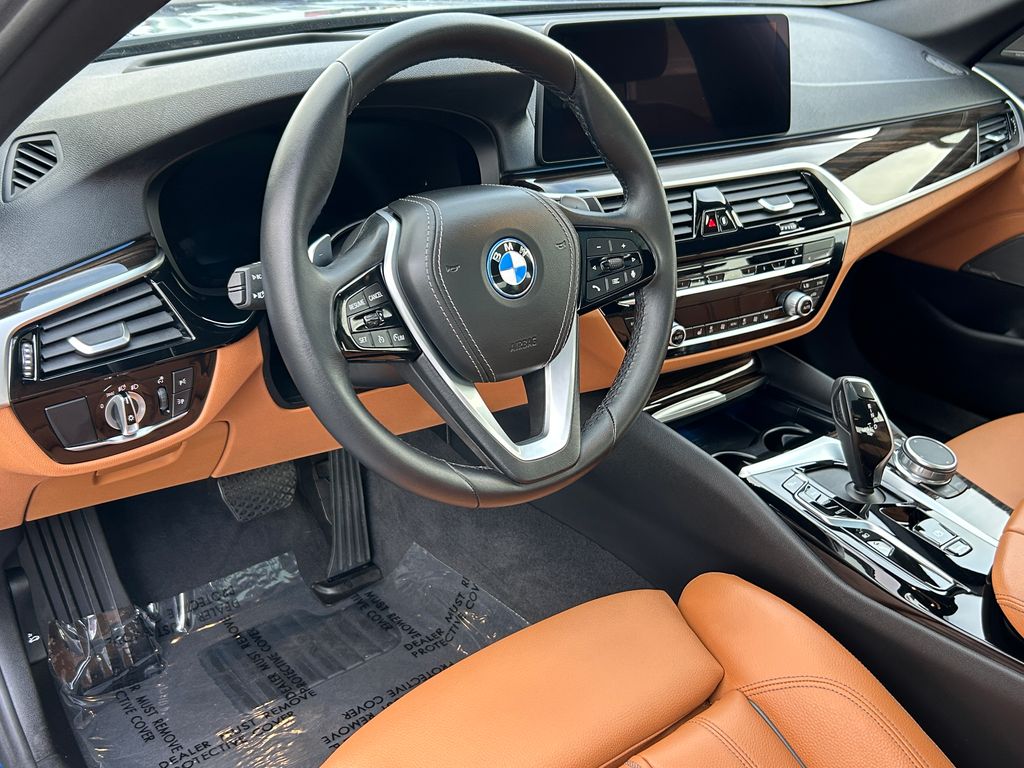 Thumbnail: 2022 BMW 5 Series - 13