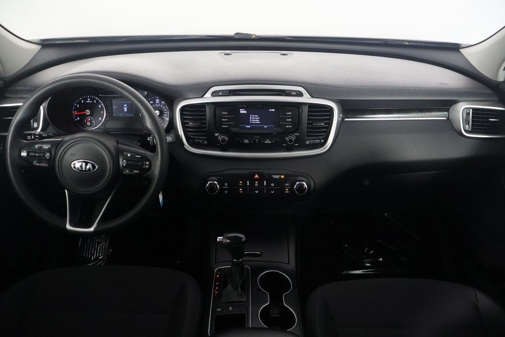 2017 Kia Sorento LX 8