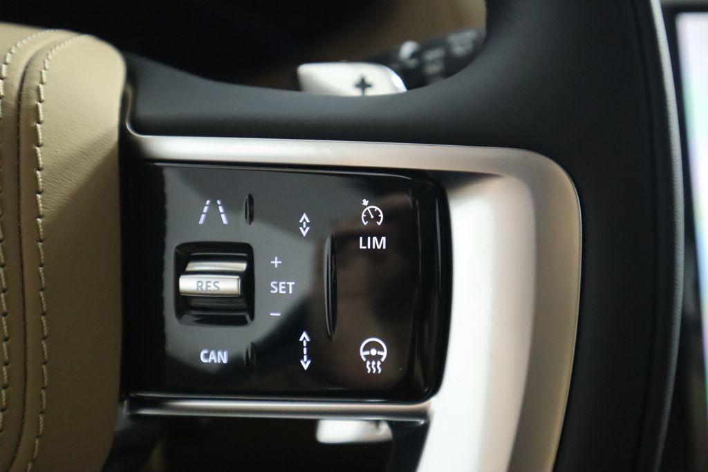 2025 Land Rover Range Rover SE 12
