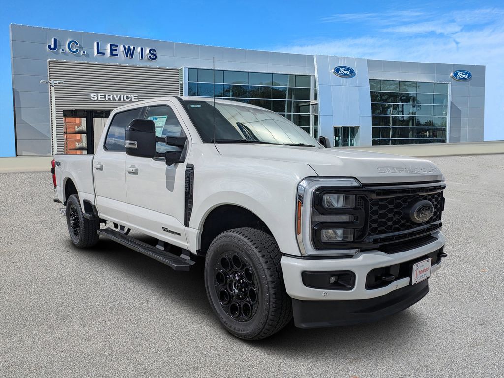 Star White Metallic Tri-Coat 2026 Ford F-250 Super Duty Lariat Crew Cab 4WD Pickup Truck Four-Wheel Drive Automatic