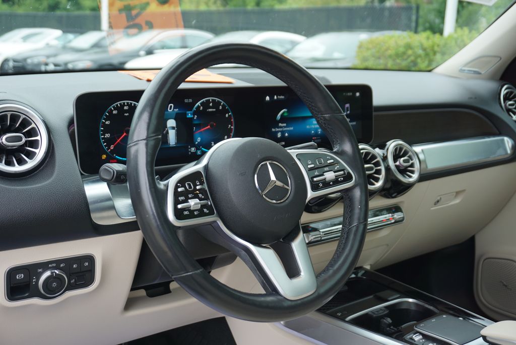 Thumbnail: 2021 Mercedes-Benz GLB - 9