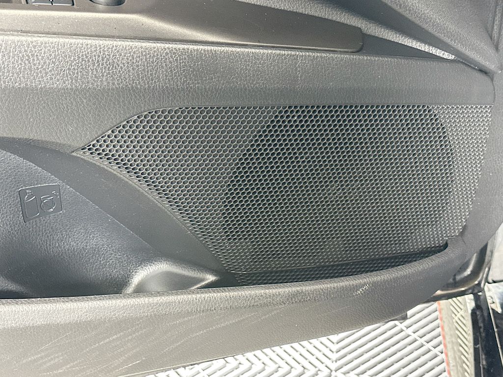 Thumbnail: 2021 Toyota Camry - 18