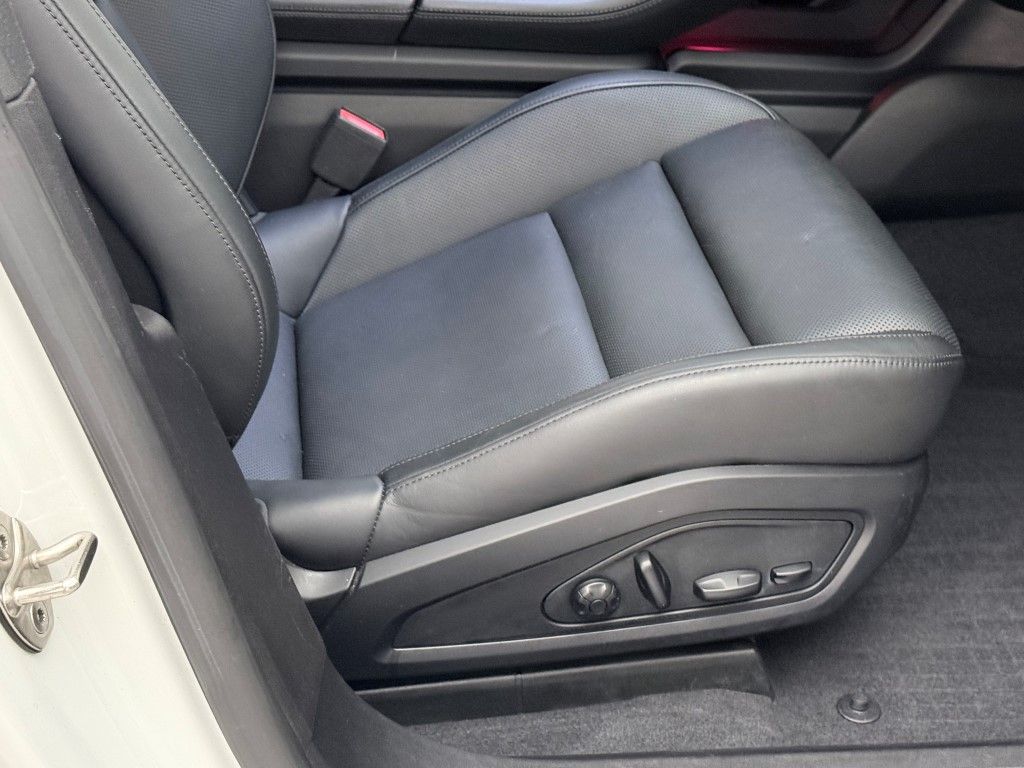 Thumbnail: 2020 Porsche Taycan - 23