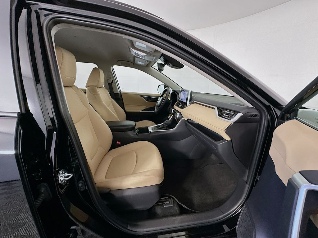 Thumbnail: 2025 Toyota RAV4 - 27