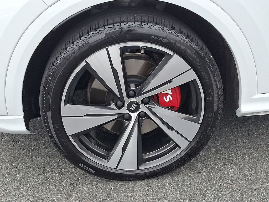 Thumbnail: 2025 Audi SQ5 - 8