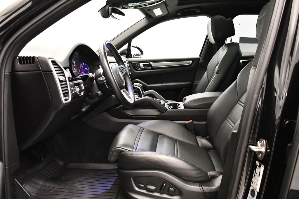 Thumbnail: 2022 Porsche Cayenne - 5