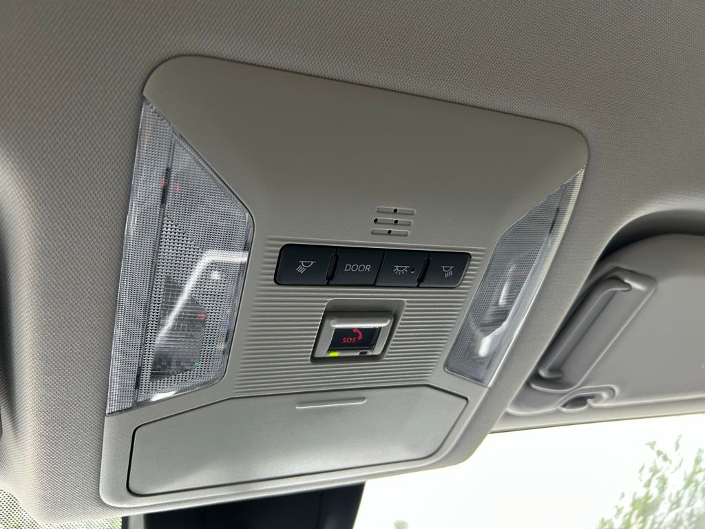 2024 Toyota RAV4 XLE 28