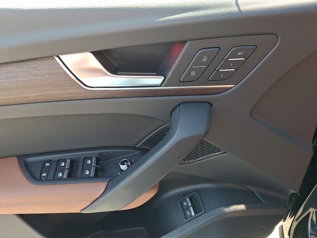 Thumbnail: 2025 Audi Q5 - 12