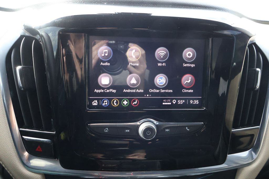 2022 Chevrolet Traverse LS 23