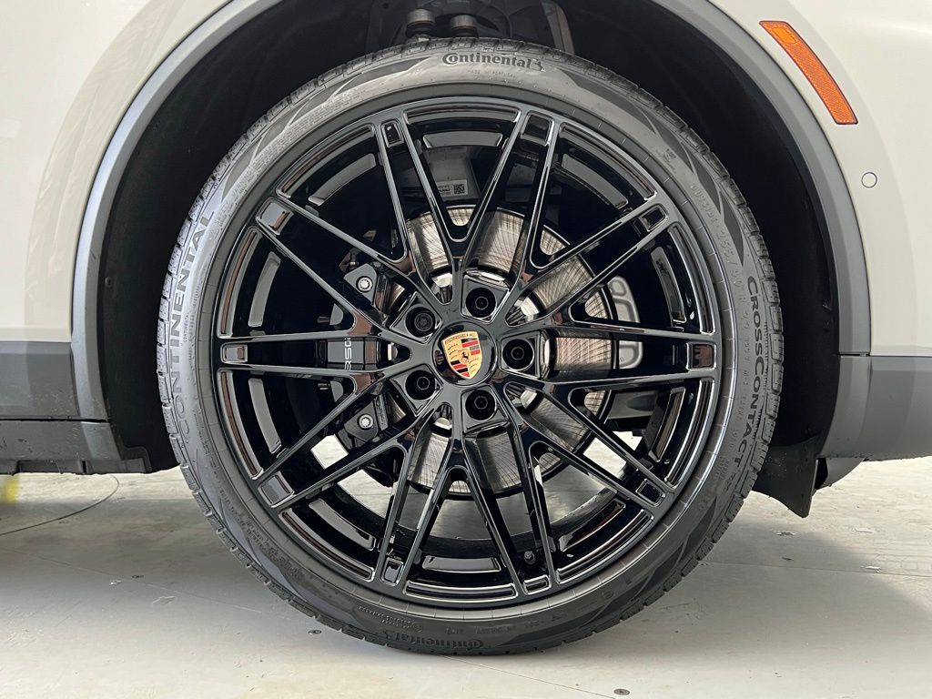 Thumbnail: 2026 Porsche Macan - 27