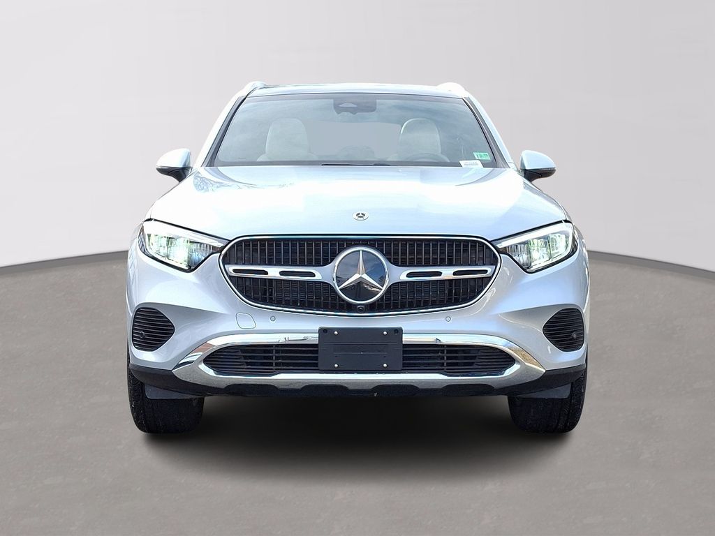 2025 Mercedes-Benz GLC 300 2