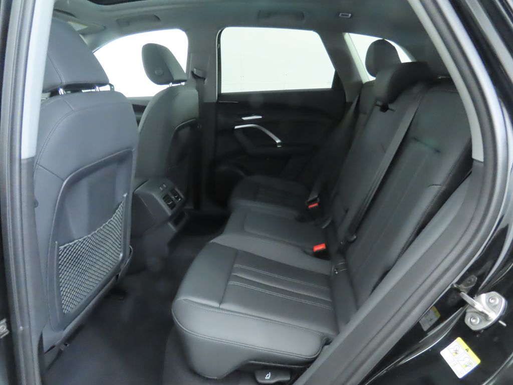 Thumbnail: 2025 Audi Q5 - 23