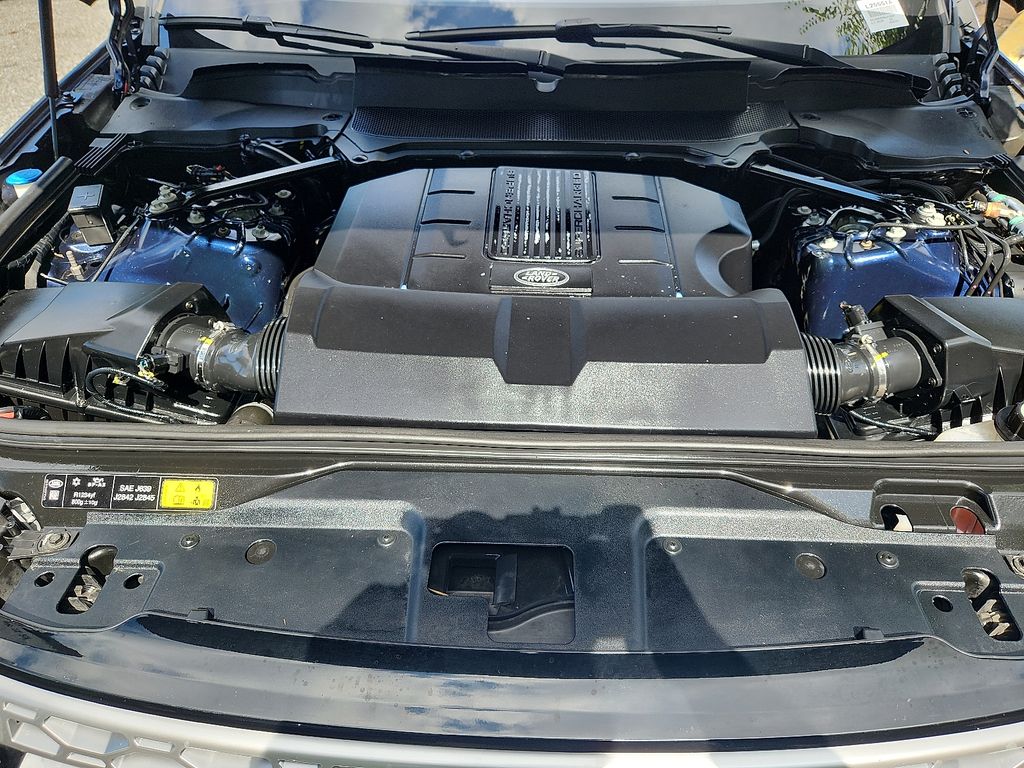 Thumbnail: 2020 Land Rover Discovery - 29