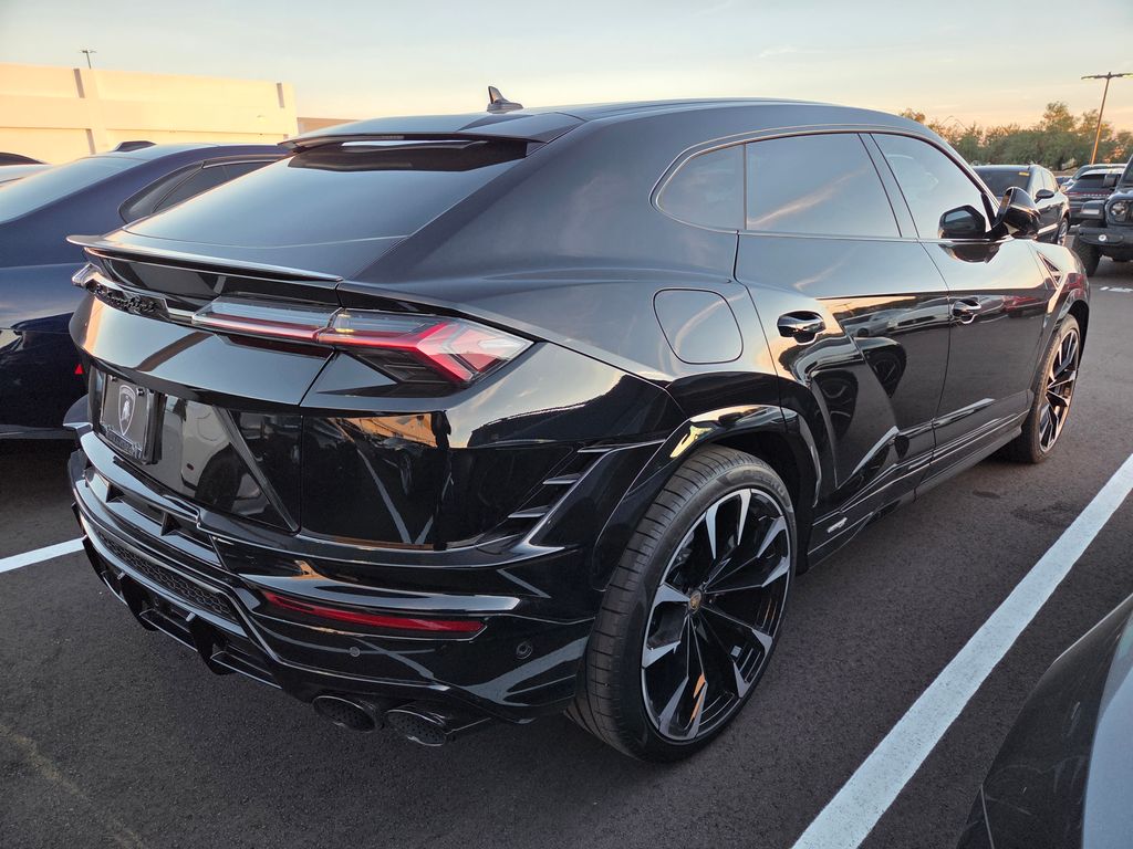 Thumbnail: 2024 Lamborghini Urus - 5