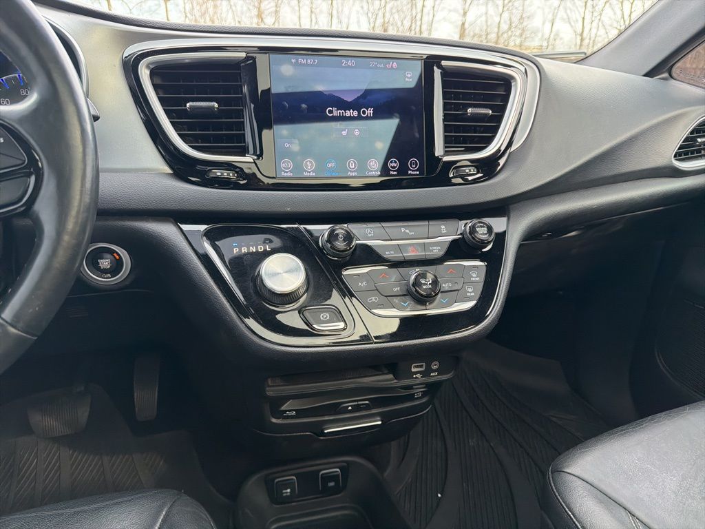 Thumbnail: 2018 Chrysler Pacifica - 16