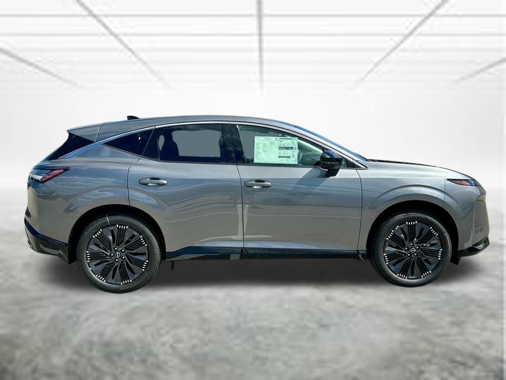 New 2026 Gray Nissan Platinum image 4
