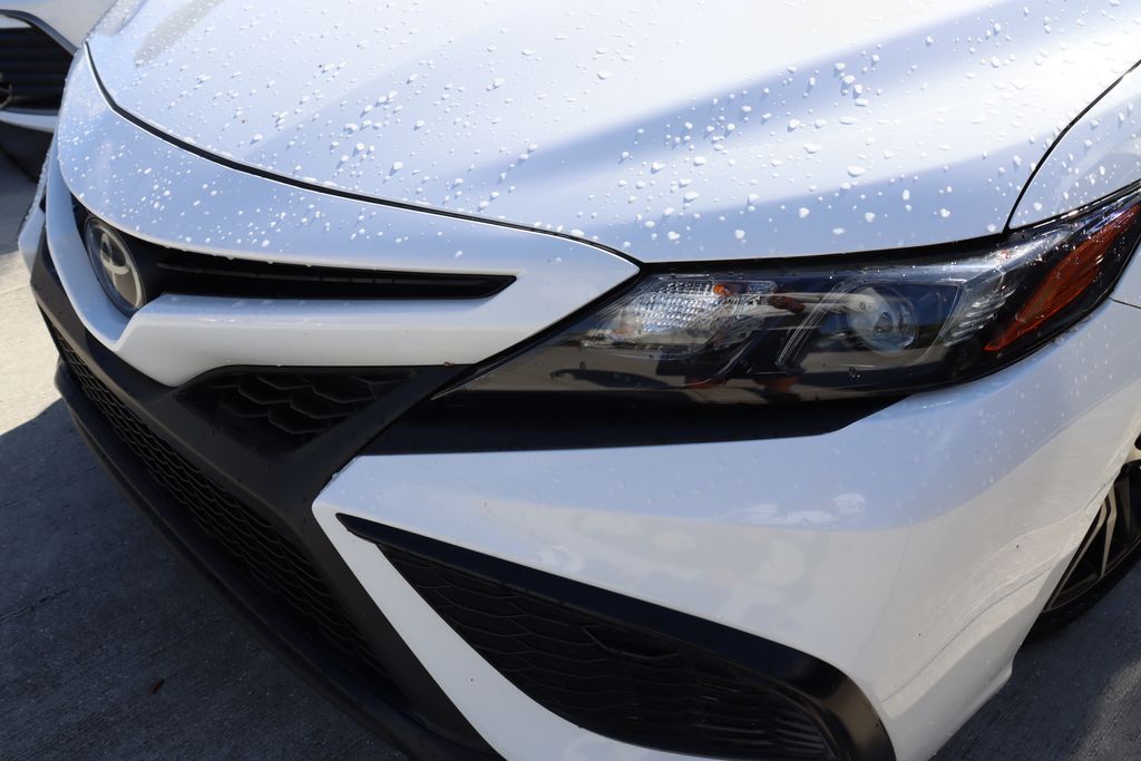 2022 Toyota Camry SE 3