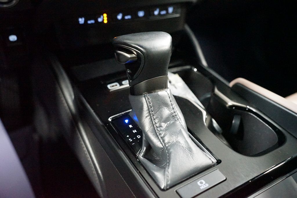 Thumbnail: 2024 Lexus ES - 25