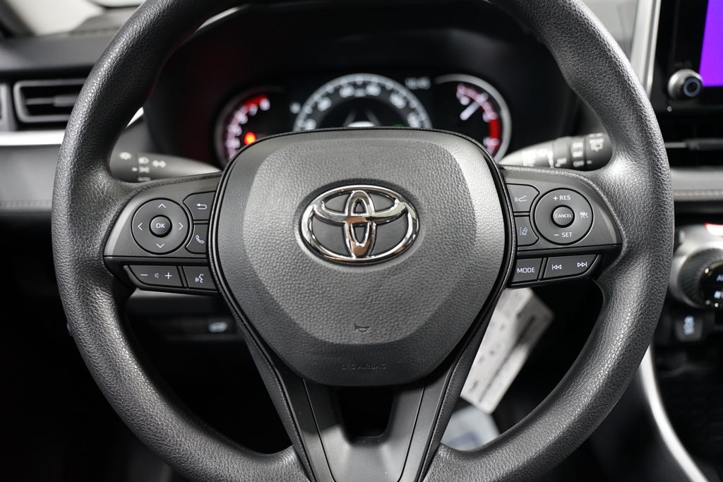 2025 Toyota RAV4 XLE 12