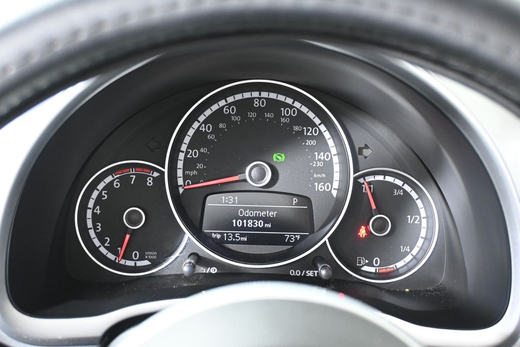 2015 Volkswagen Beetle  25