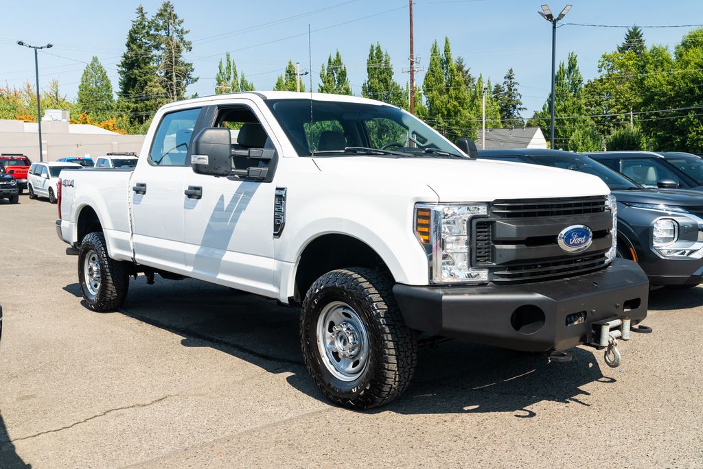 Oxford White 2019 Ford F-250 Super Duty Pickup Truck Four-Wheel Drive Automatic