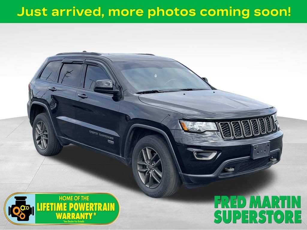 Diamond Black Crystal Pearlcoat 2017 Jeep Grand Cherokee Laredo 4WD SUV / Crossover Four-Wheel Drive 8-Speed Automatic