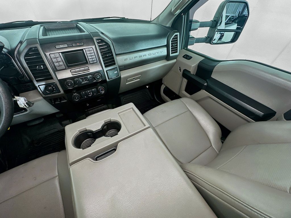 Used 2019 White Ford XL image 11