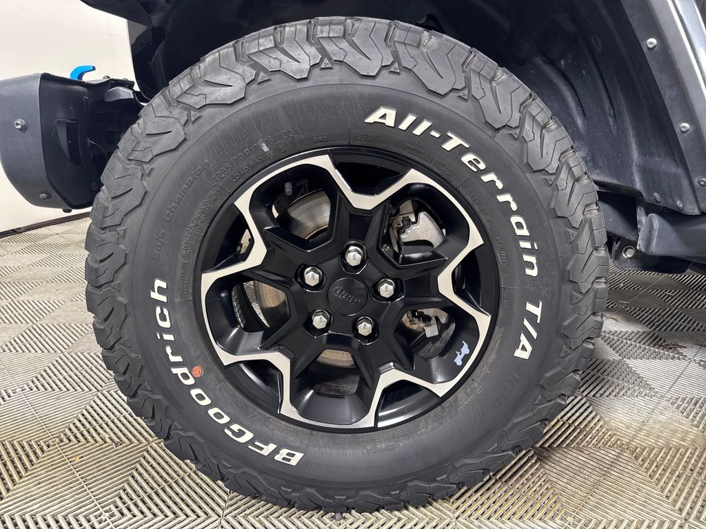 Certified Used 2021 Black Jeep Unlimited Rubicon 4xe image 13
