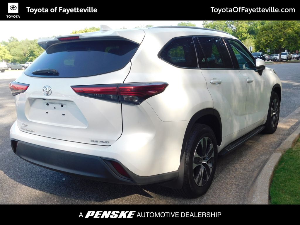 Thumbnail: 2022 Toyota Highlander - 4