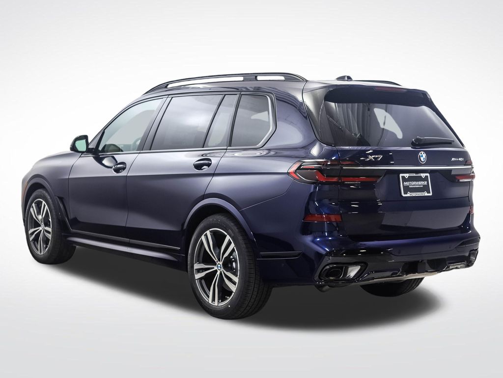 Thumbnail: 2027 BMW X7 - 3