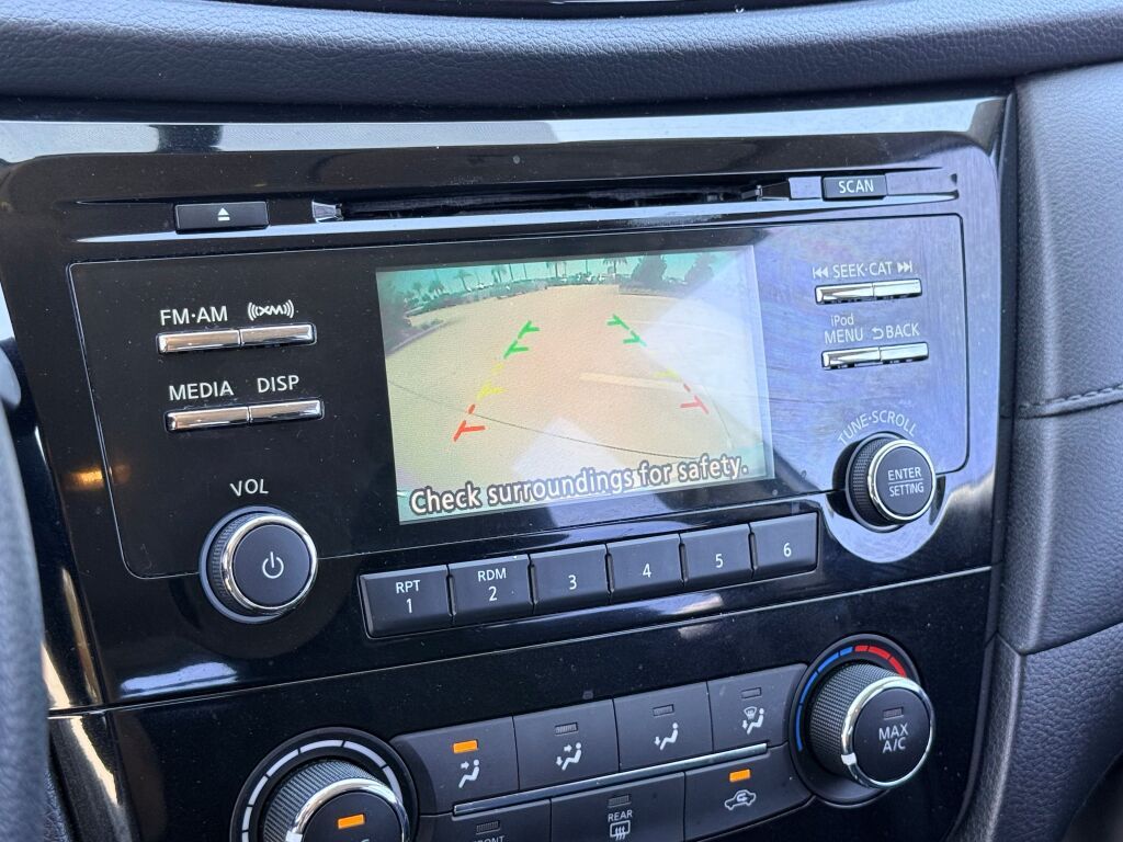 Thumbnail: 2017 Nissan Rogue - 24