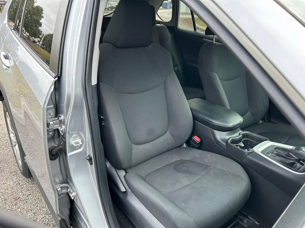 Thumbnail: 2020 Toyota RAV4 - 14