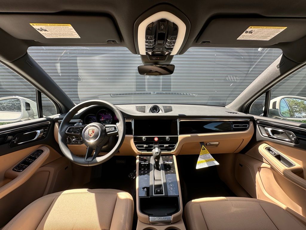 2025 Porsche Macan  28