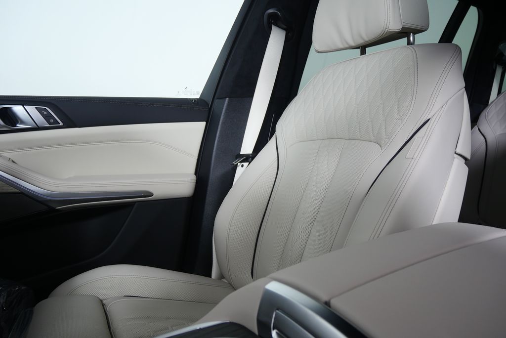 Thumbnail: 2026 BMW X7 - 25