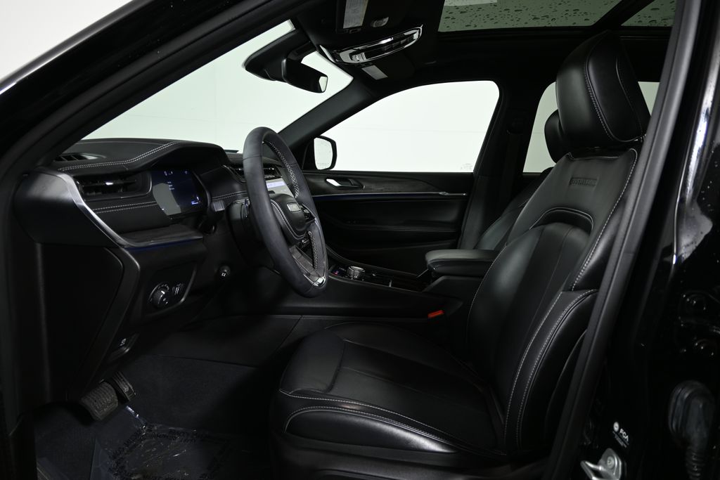 Thumbnail: 2023 Jeep Grand Cherokee - 3