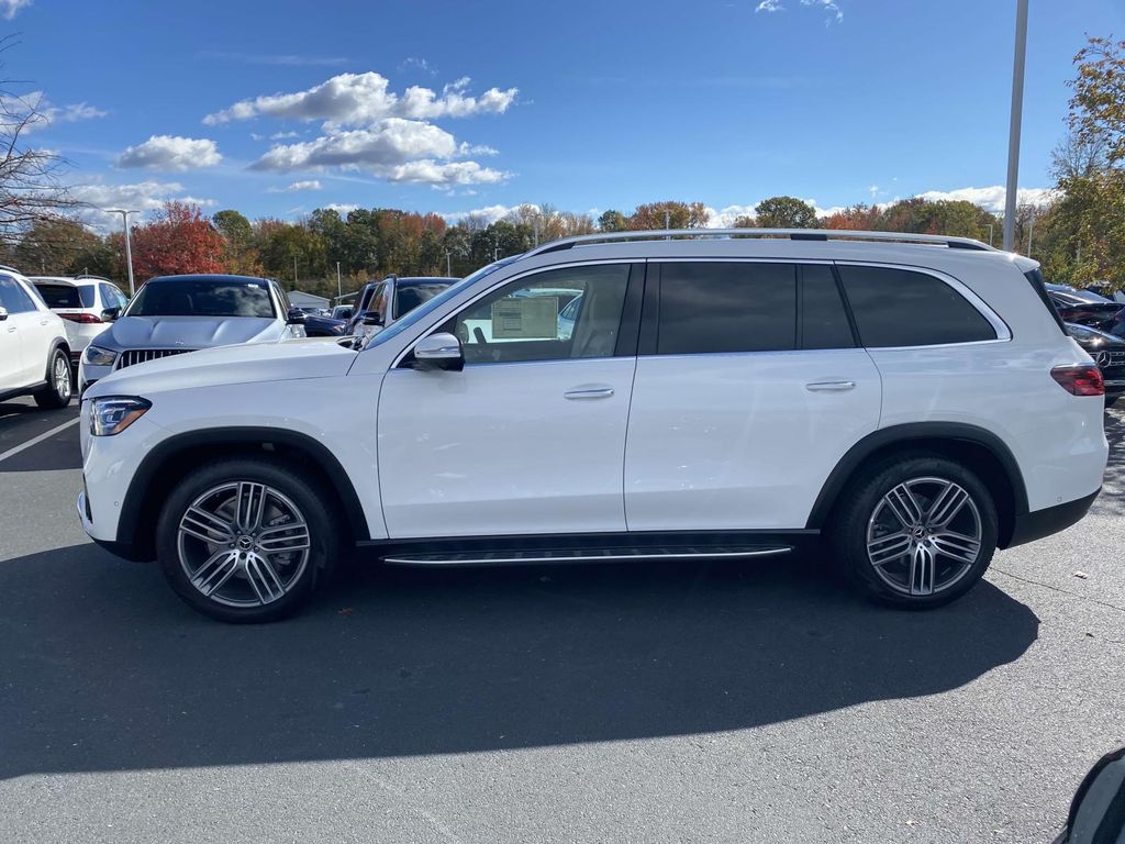 2025 Mercedes-Benz GLS 450 4MATIC 8