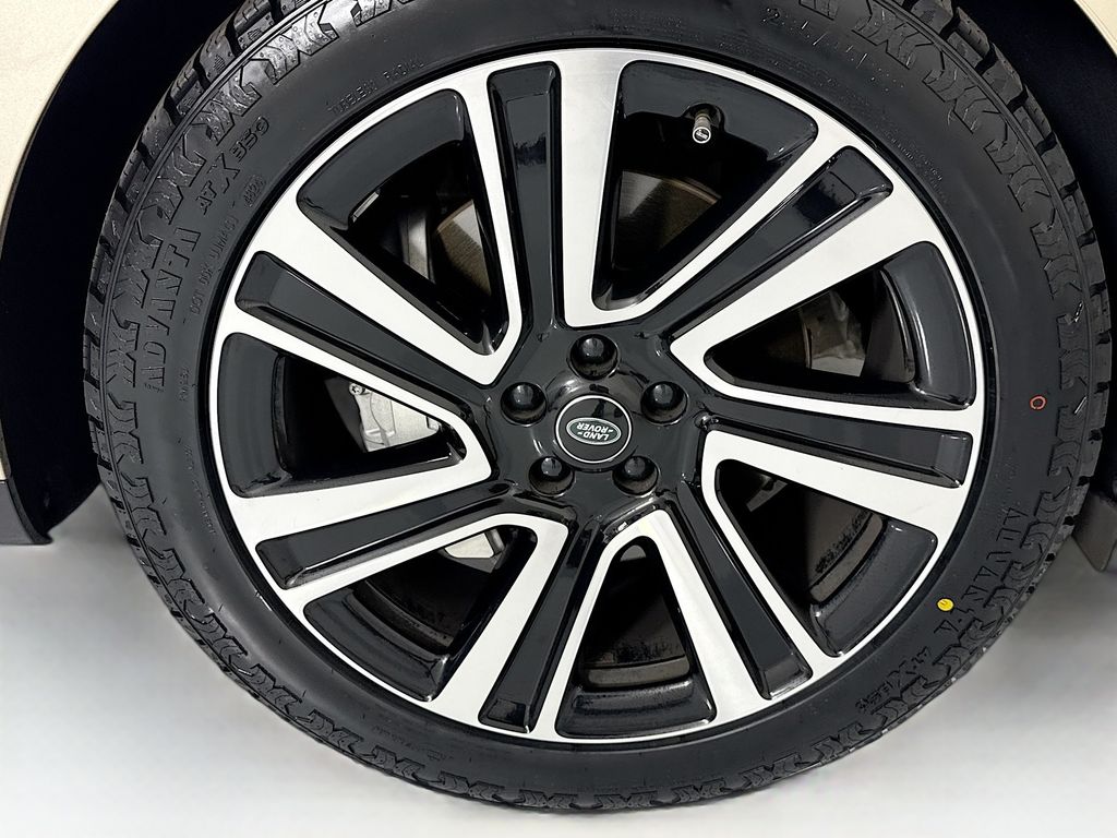 Thumbnail: 2023 Land Rover Range Rover - 32