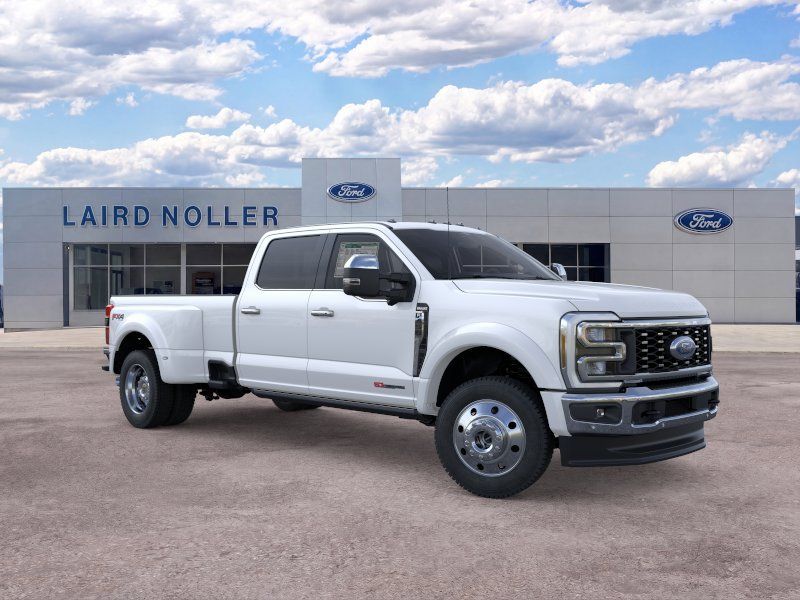 White Metallic 2026 Ford F-450 Super Duty Pickup Truck Four-Wheel Drive Automatic
