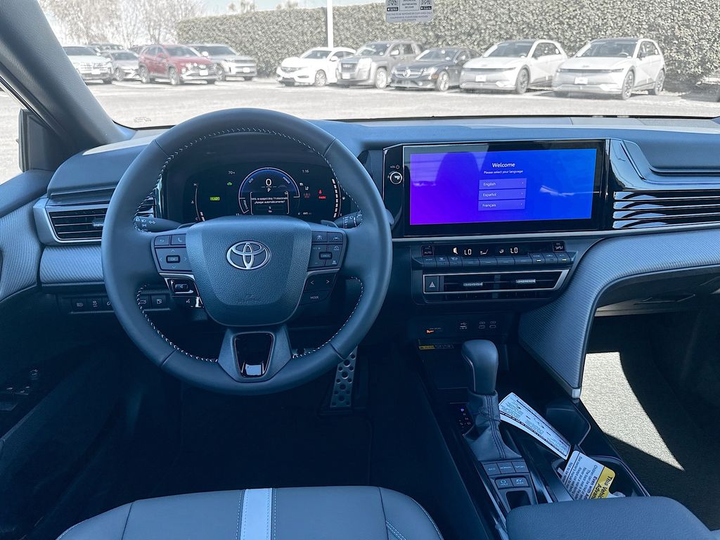 2025 Toyota Camry SE 18