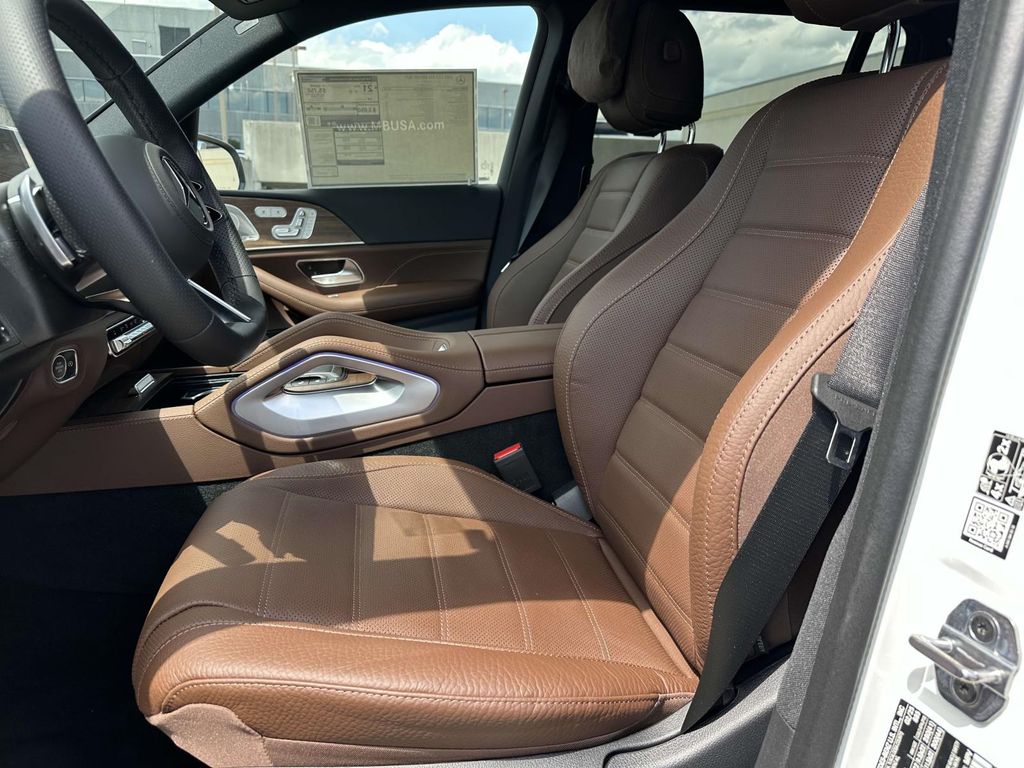 2025 Mercedes-Benz GLS 450 4MATIC 19