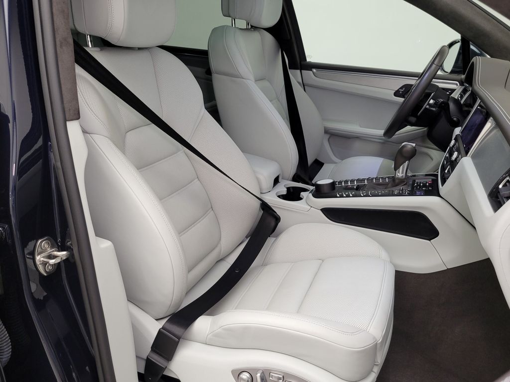 Thumbnail: 2021 Porsche Macan - 12