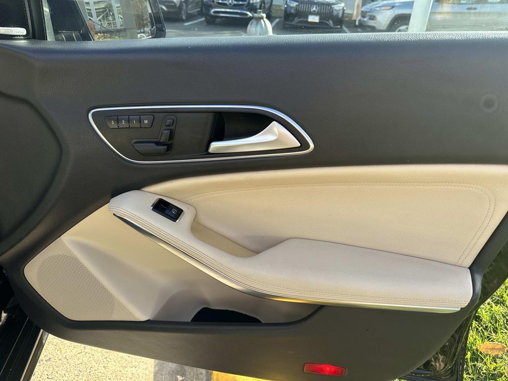 Thumbnail: 2014 Mercedes-Benz CLA - 19