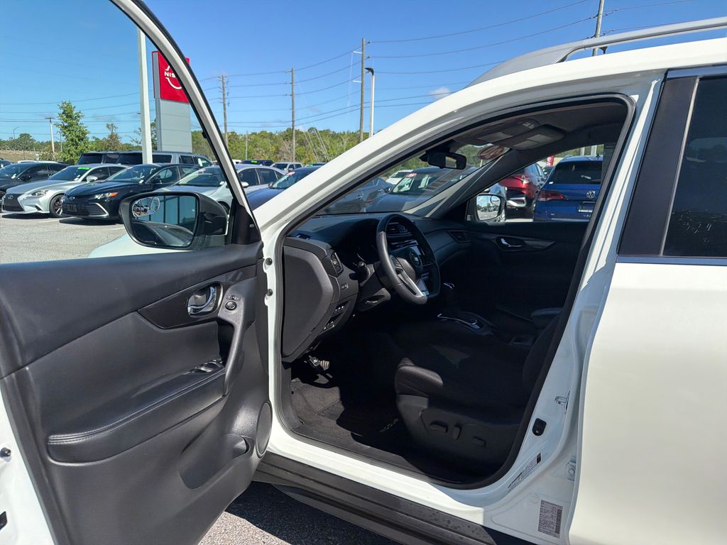 Used 2020 Nissan Rogue SV 4D Sport Utility