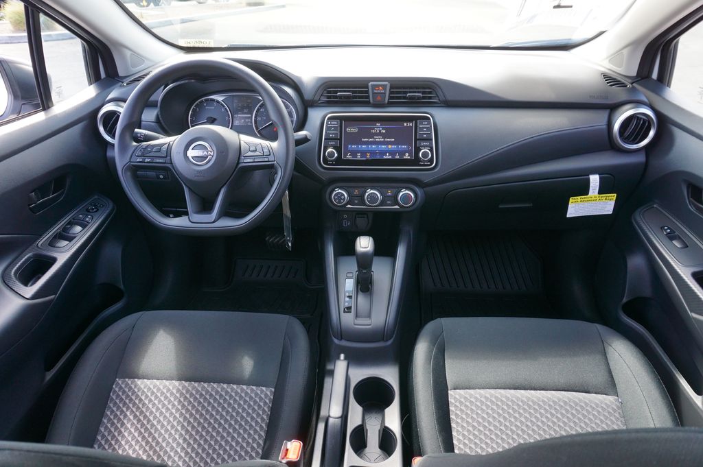 2024 Nissan Versa 1.6 S 11