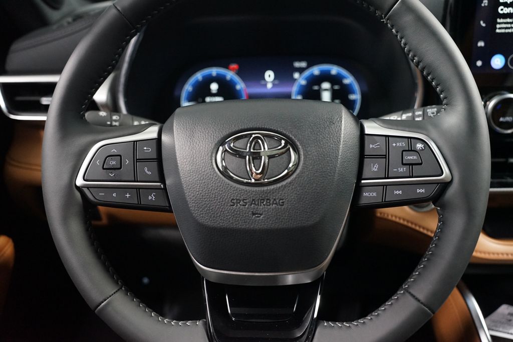Thumbnail: 2026 Toyota Highlander - 12